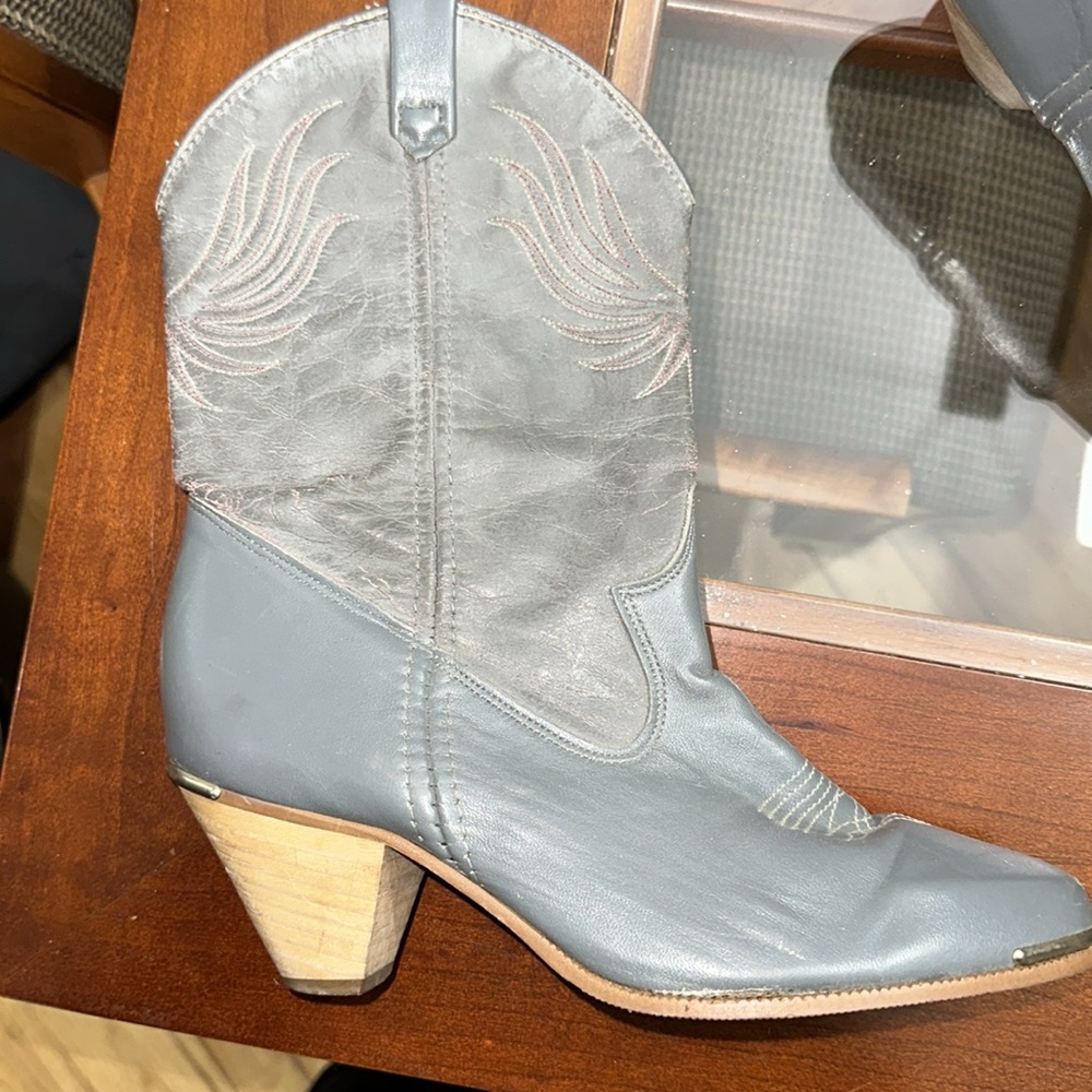 Vintage grey leather phoenix embroidered stitched cowgirl boots with wooden heel - Picture 7 of 12